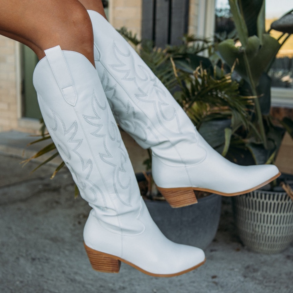 BILLINI Urson White Western Boots ~ NWOT